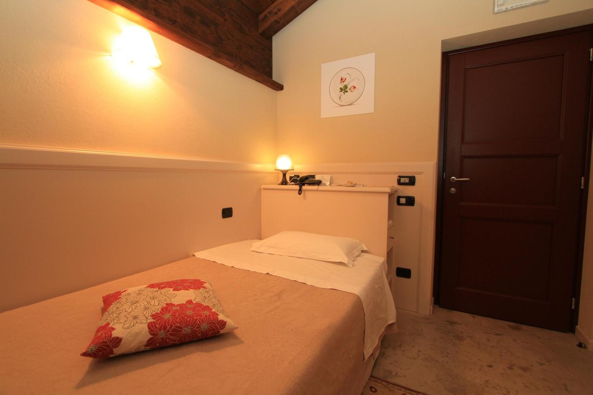 Albergo Della Ceramica Villanova Mondovi Room photo